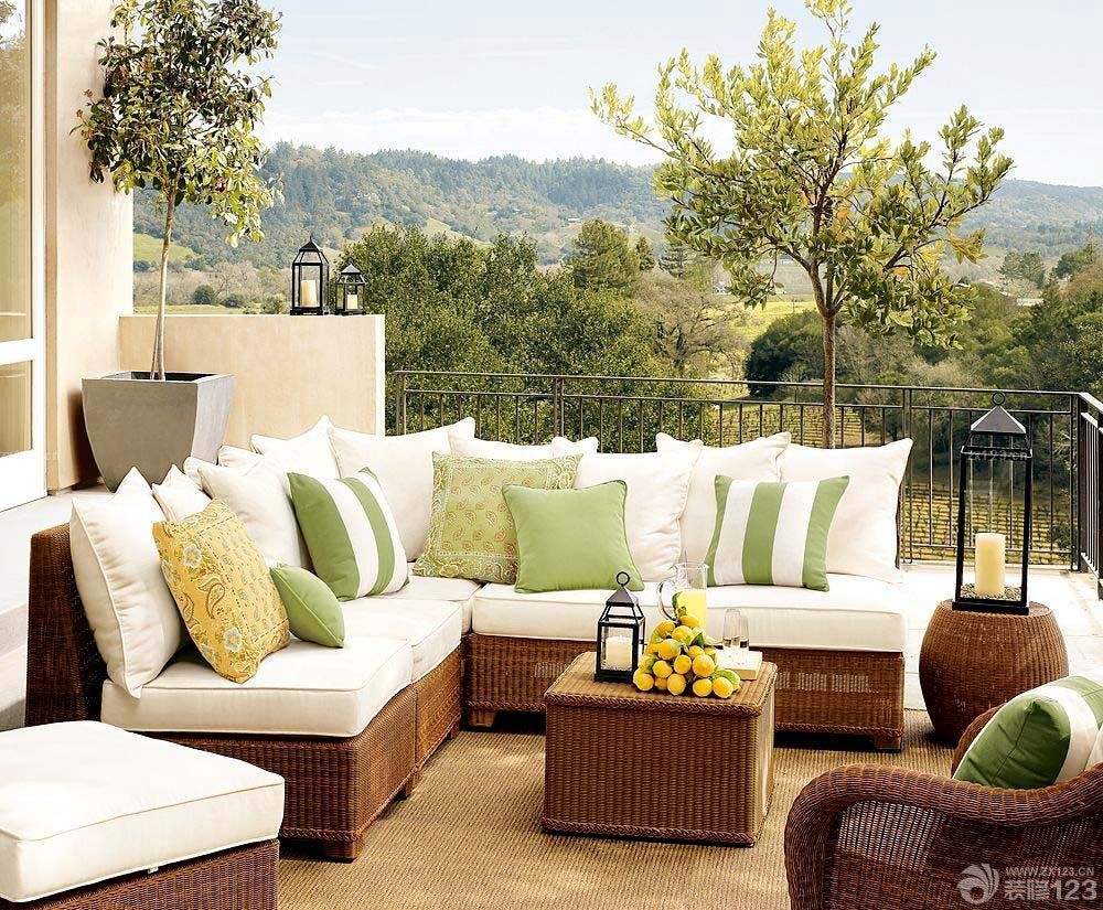 2025最新欧式农村别墅阳台藤艺沙发摆放装修效果图