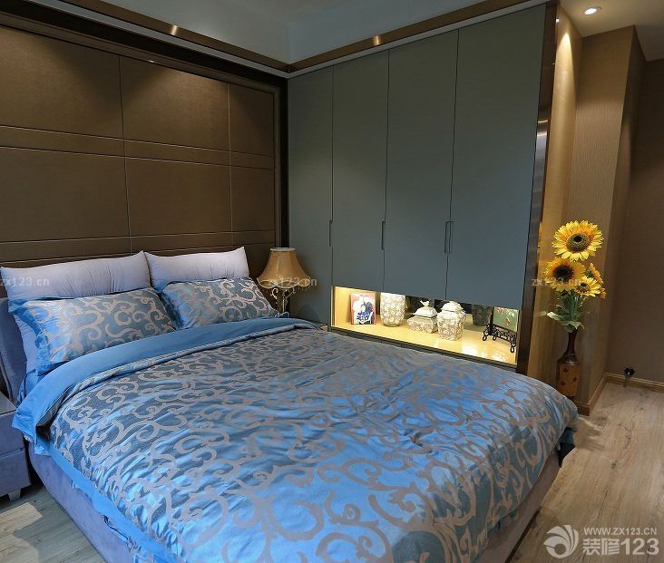 最新90平方两房两厅卧室整体衣柜装修效果图片