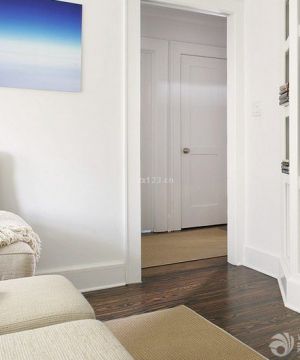 最新美式家装90平米房子白色门框装修样板房