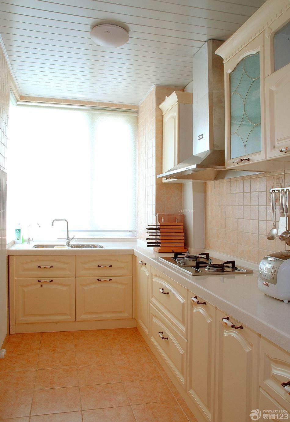 90平三房房屋厨房整体橱柜装修效果图欣赏