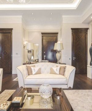 2025经典三房二厅钢木门装修图