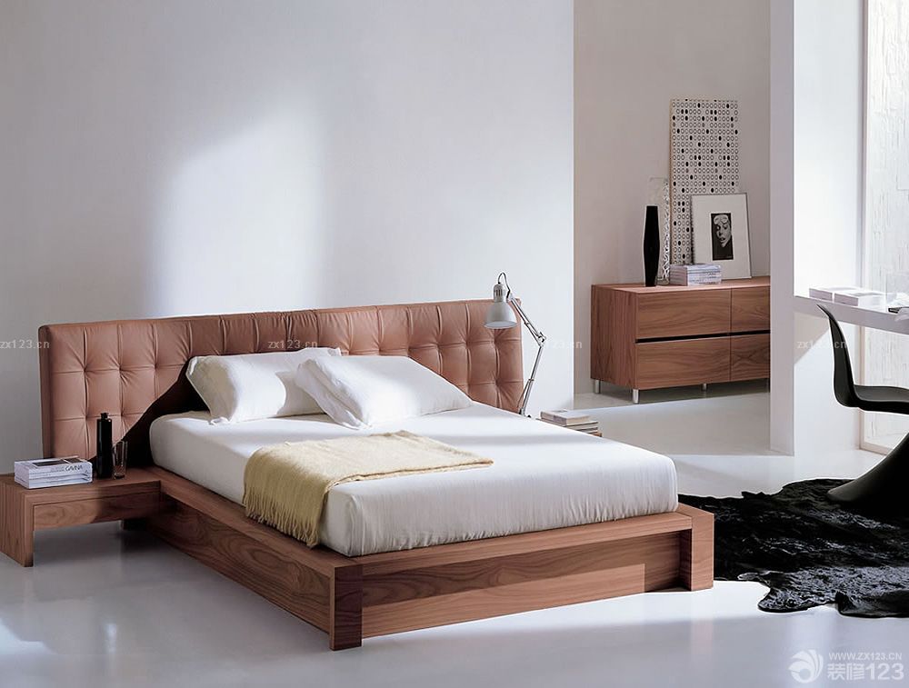 现代欧式三室二厅实木床图设计装修效果图片