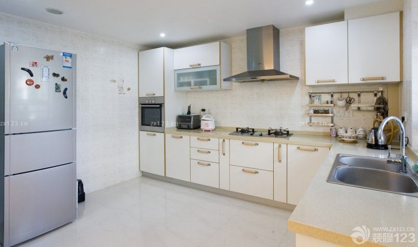 现代家居开放式厨房设计效果图