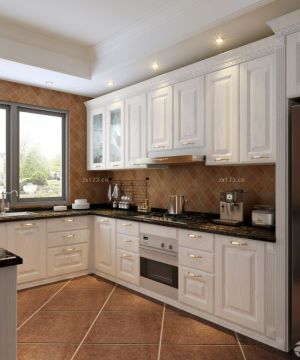 90平欧式厨房白色橱柜装修效果图片大全