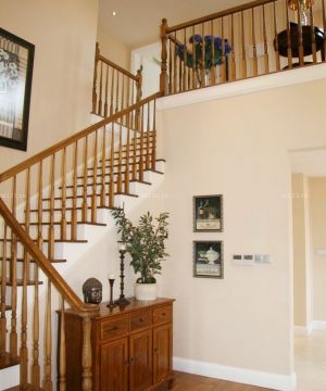 2023美式小复式实木楼梯装修效果图片