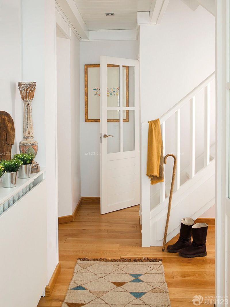 经典80复式楼装修效果图进门玄关设计