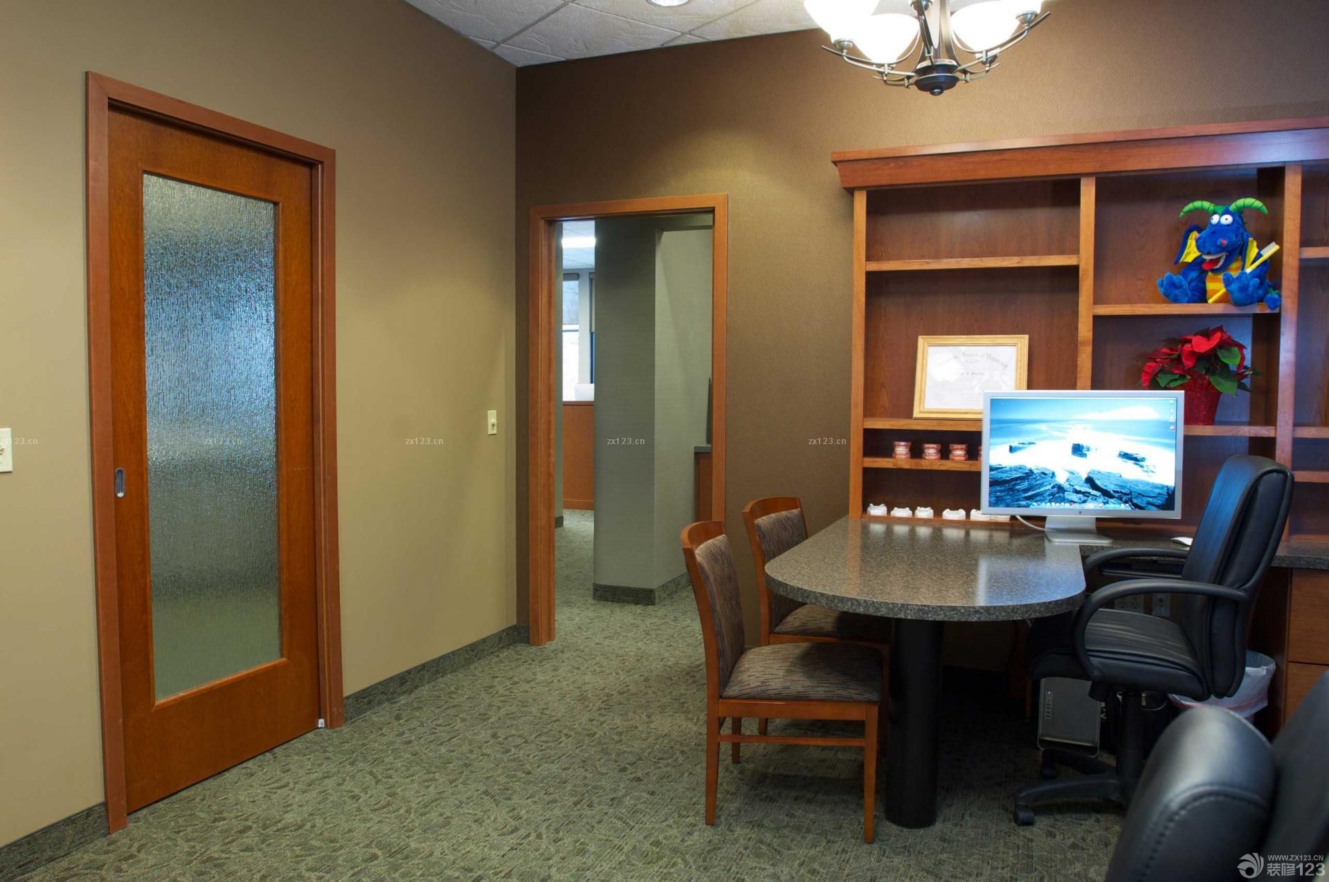 2025办公室展示柜装饰品设计效果图欣赏