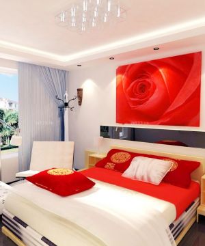 80平米小户型婚房卧室床头装饰画装修效果图欣赏