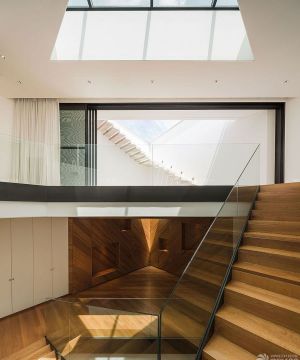 2025最新简约别墅玻璃楼梯扶手设计图片