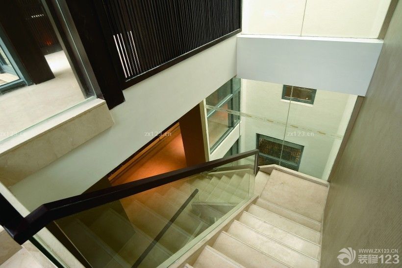 中式古典风格别墅楼梯装修效果图欣赏