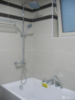 最新小户型浴缸卫生间瓷砖装修效果图片
