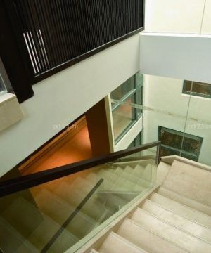 中式古典风格别墅楼梯装修效果图欣赏