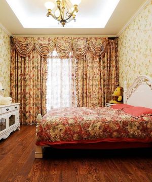 2025经典美式别墅卧室花朵壁纸装修设计图片大全