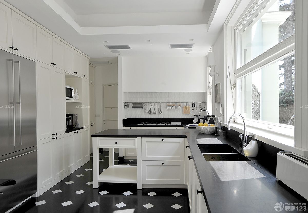 家庭别墅简约黑白风格厨房装修效果图片大全
