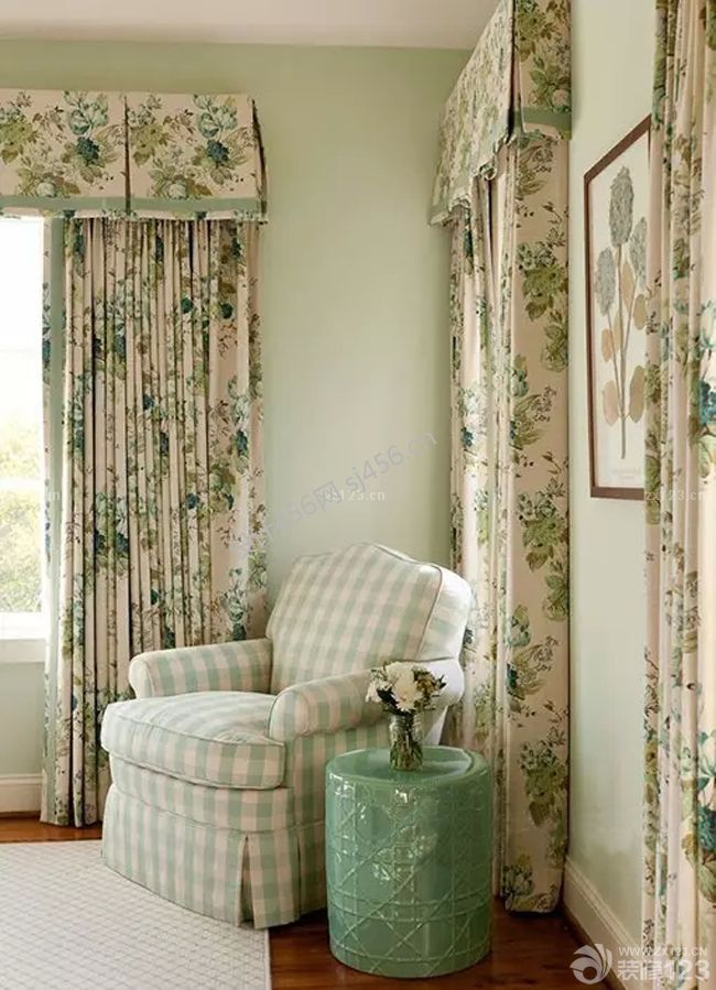 家居大花窗帘布艺装修效果图片
