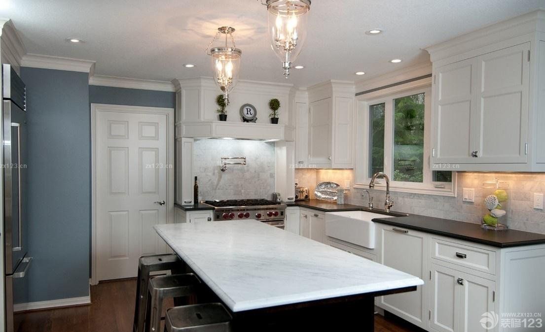 2025最新小户型开放式厨房天花灯装修效果图