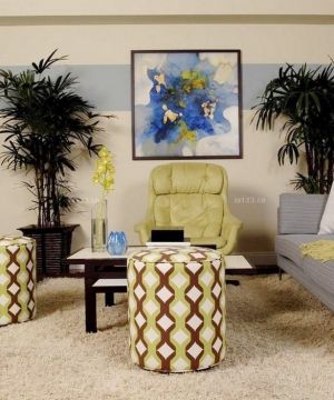 最新现代小户型客厅沙发沙发凳装修效果图