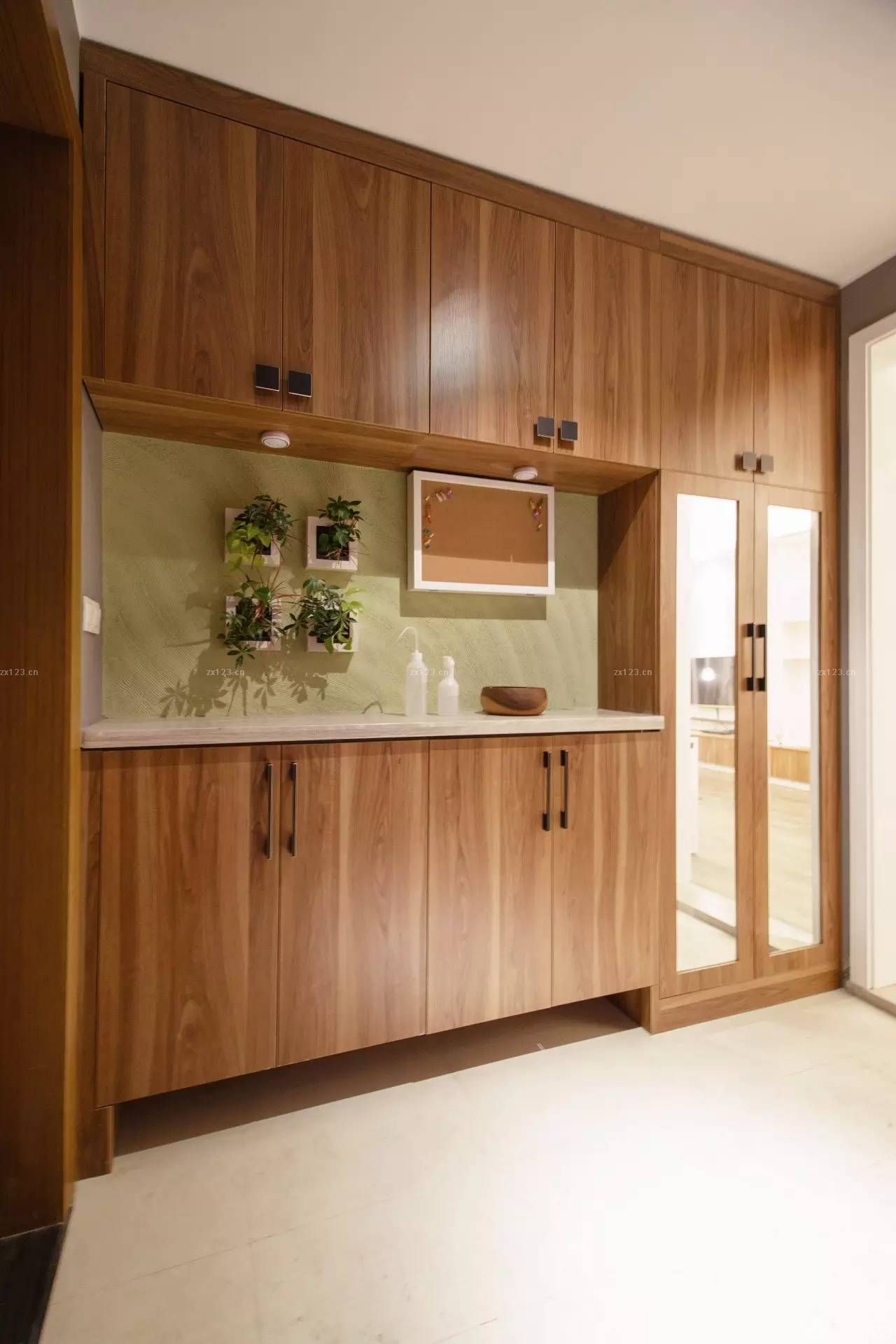 最新中式玄关鞋柜设计装修效果图2025款