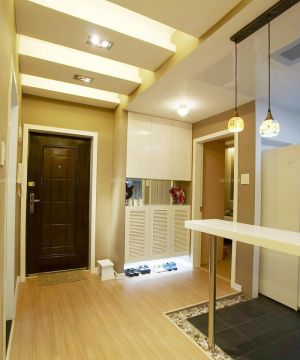 最新温馨实用小户型玄关鞋柜装修效果图2025