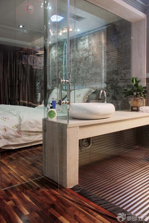最新混搭风格设计90平米小户型浪漫的主卧室卫生间装修效果图欣赏