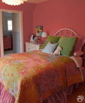 最新90后女生卧室设计纯色壁纸装修效果图