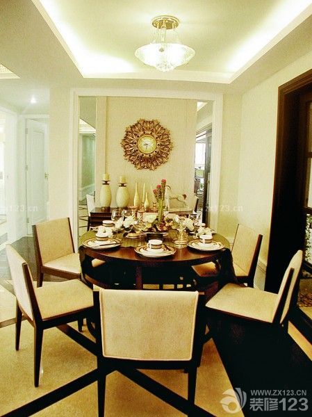 最新餐厅装修设计圆餐桌效果图2025