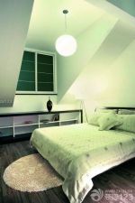 新中式吊灯小平米卧室装修图片欣赏2023