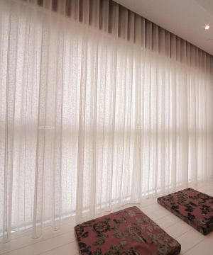 最新小户型装修榻榻米卧室窗帘设计图片欣赏