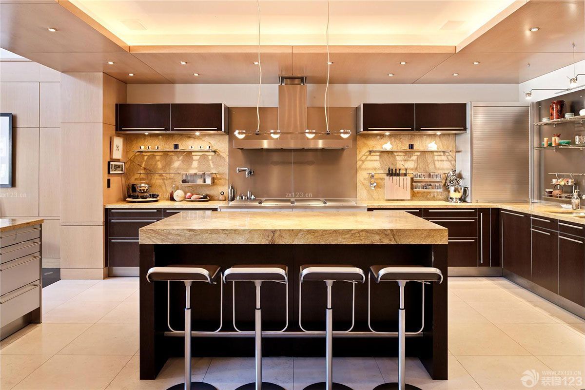 小户型别墅厨房棕色橱柜最新装修效果图欣赏