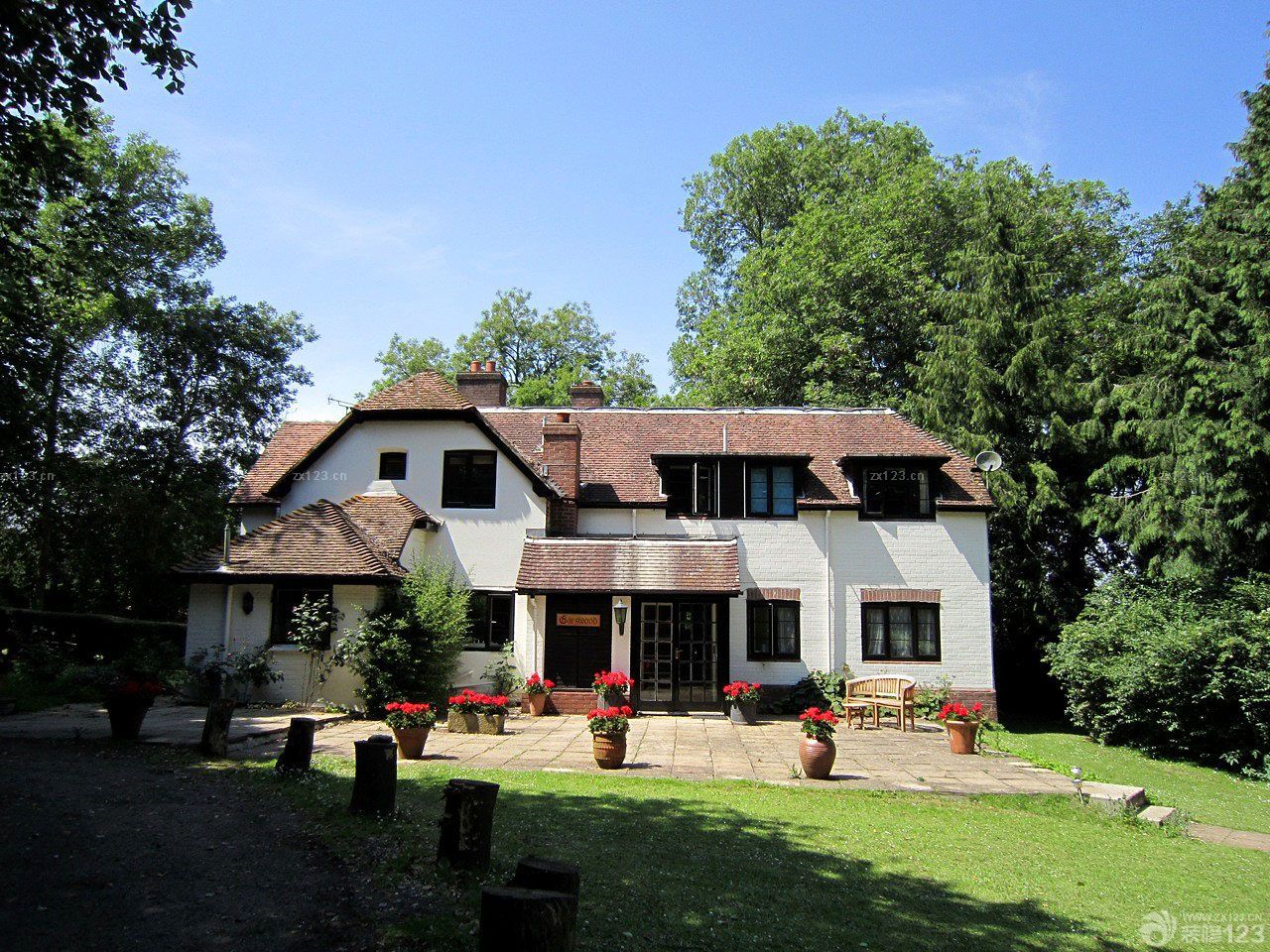 2025最新农村别墅一层半经典装修设计效果图