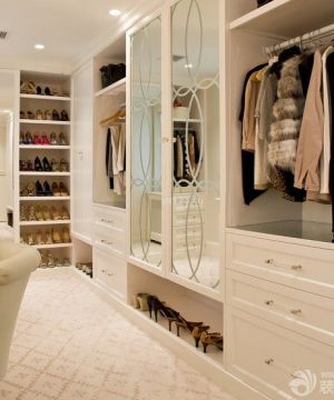 美式风格房子室内带镜子的鞋柜装修效果图