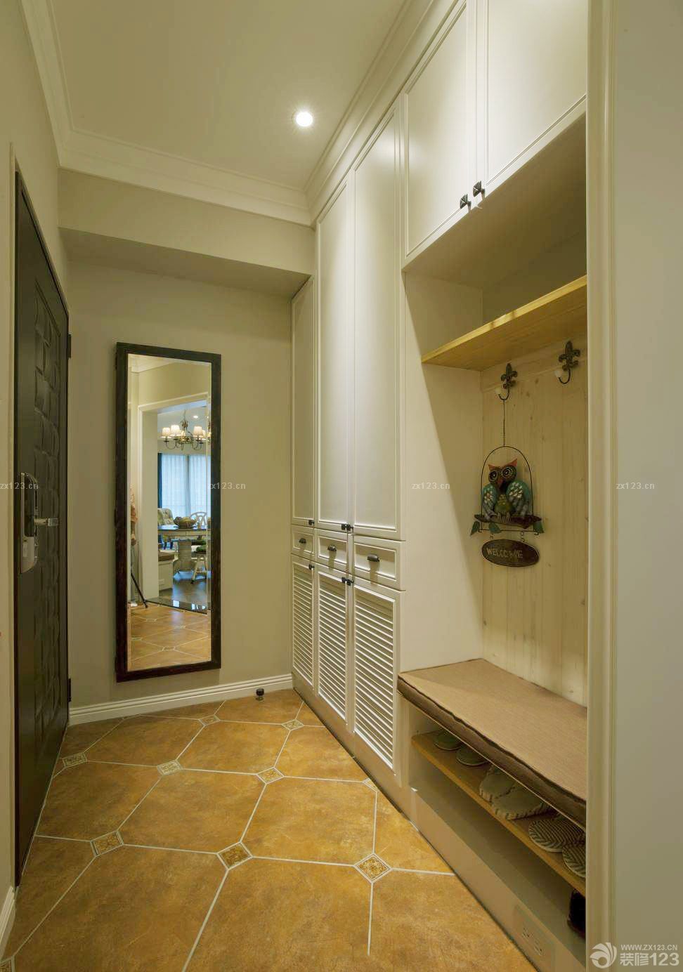 北欧风格家居进门玄关鞋柜装修效果图片