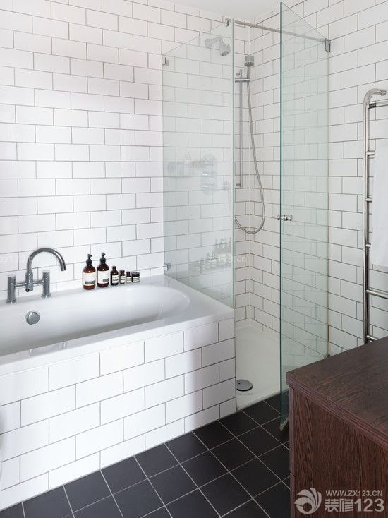 挑高小户型卫生间瓷砖装修图片