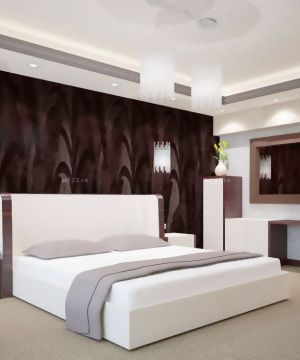 三室两厅现代简约卧室床头背景墙装修效果图