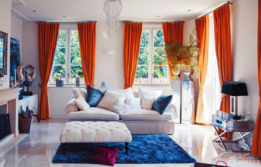 绚丽客厅红色窗帘装饰图片