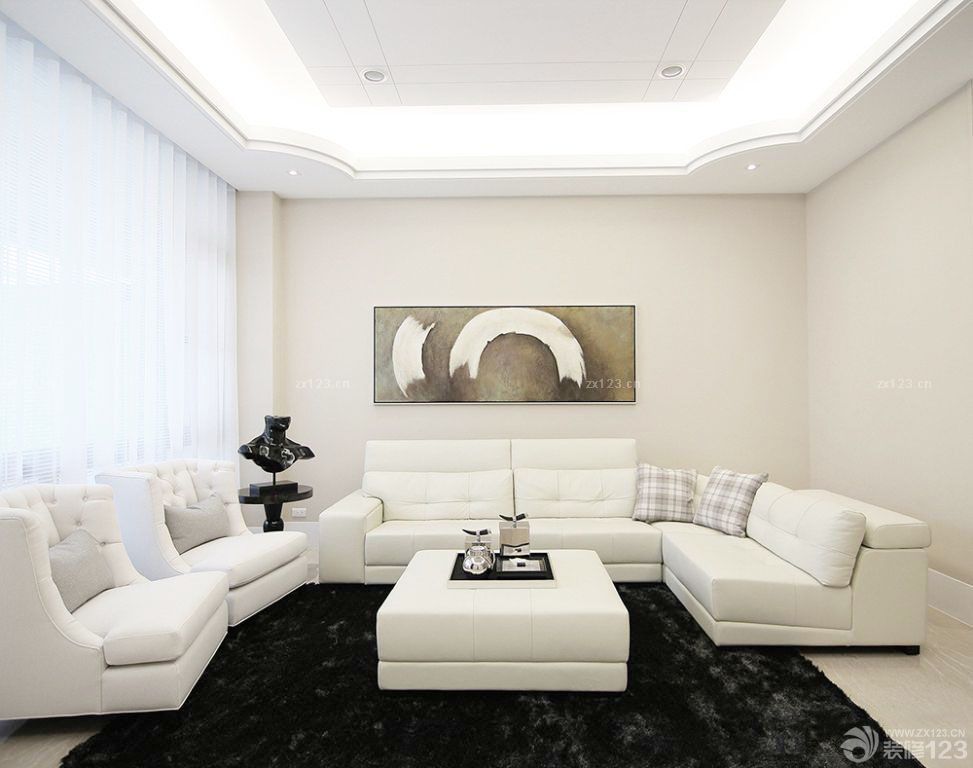 2025最新简约风格客厅白色窗帘装修效果图