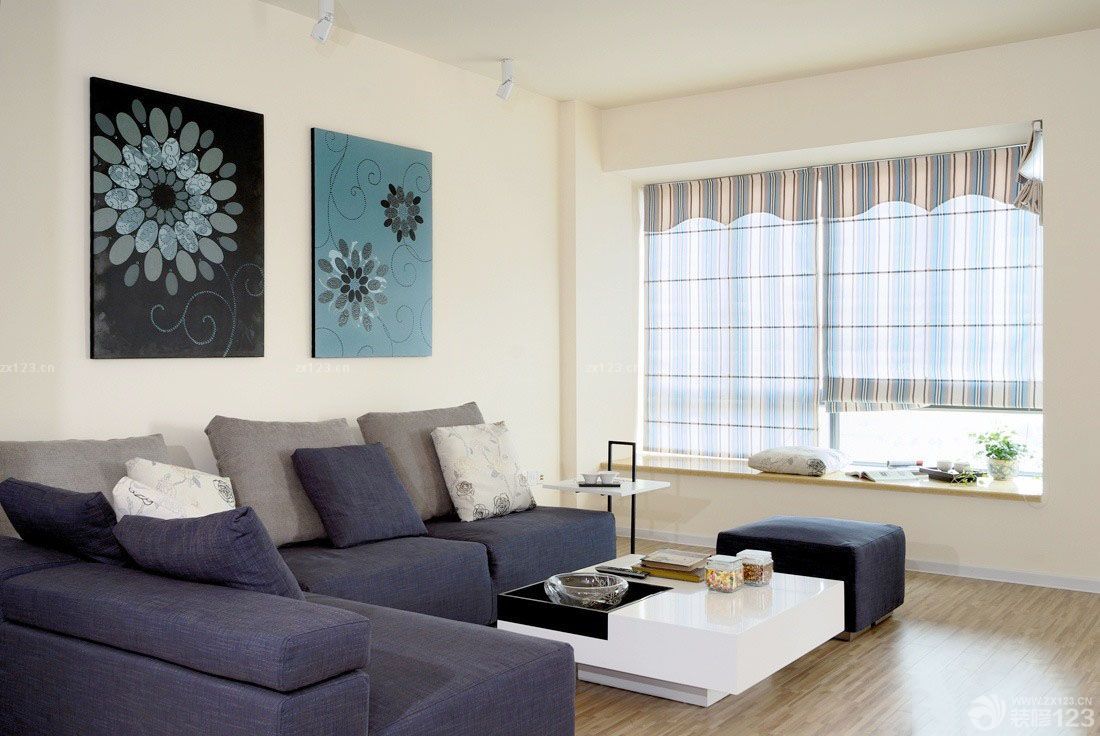 紧凑简约风格客厅条纹窗帘装修样板效果图