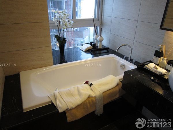 2025室内卫生间设计大理石包裹浴缸装修效果图片