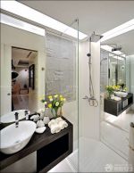 卫生间玻璃隔断门装修效果图欣赏