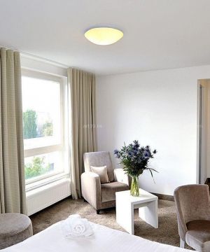 最新一室一厅卧室纯色窗帘搭配装修样板间