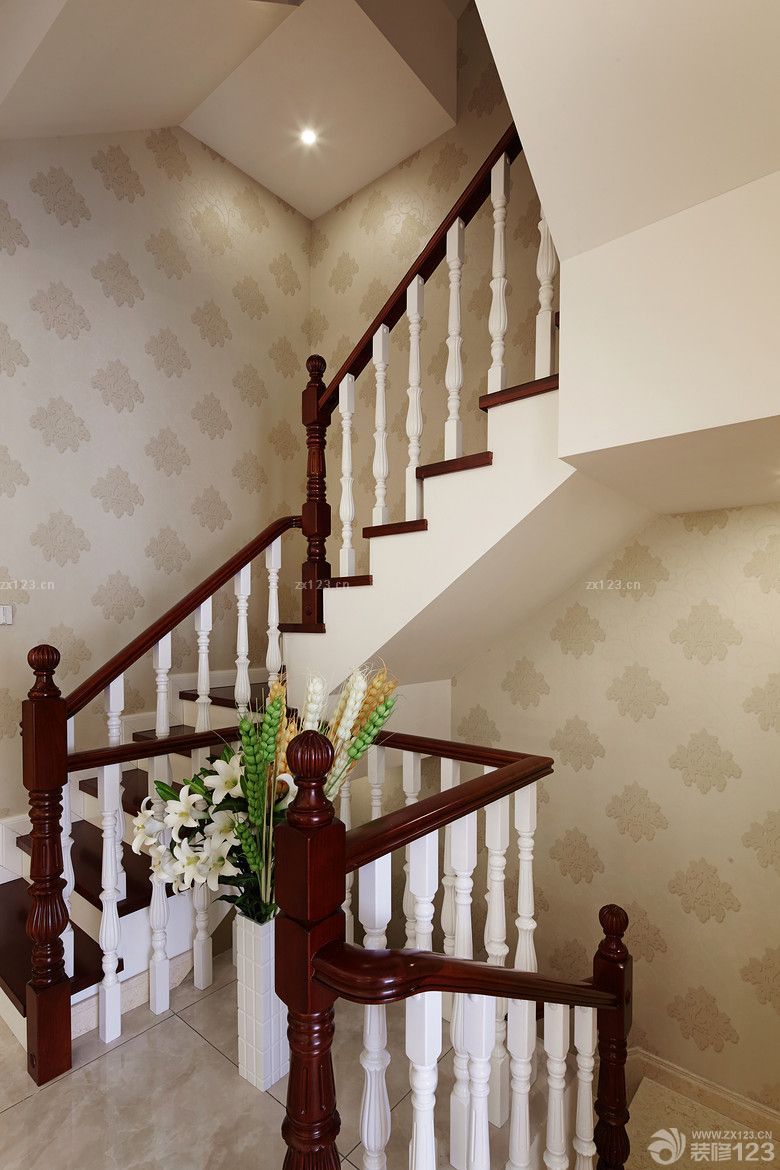 2025联排别墅楼梯设计装修效果图片