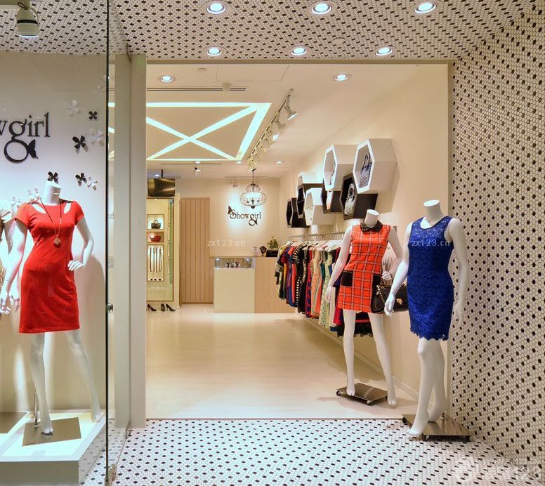2025欧美式服装店墙面置物架装修效果图片