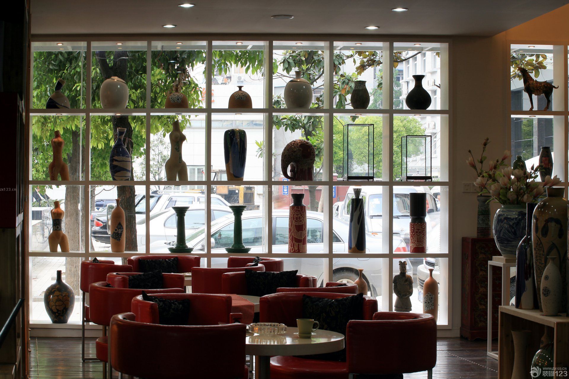 专卖店室内博古架装修效果图片