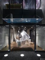 2025最新服装专卖店玻璃门装修效果图片