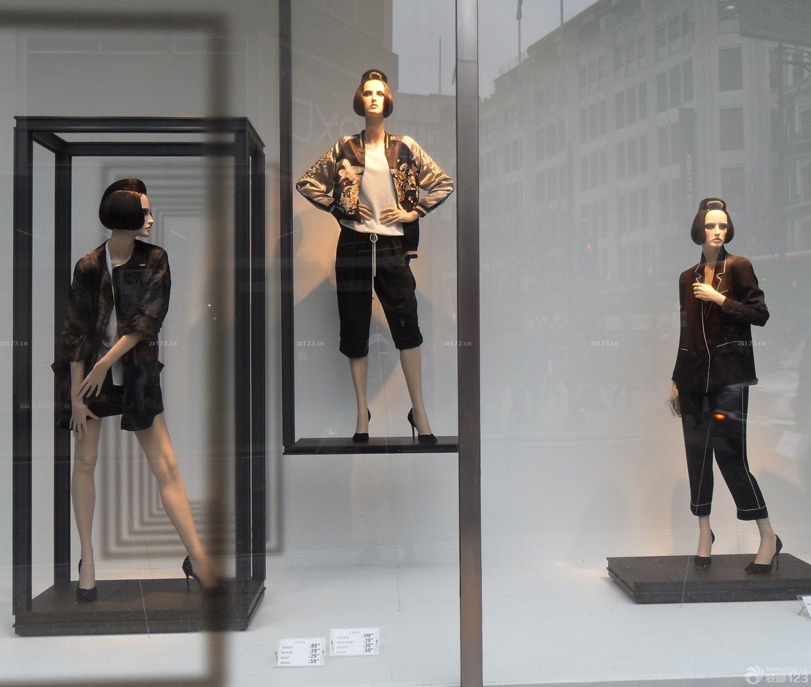 2025服装专卖店橱窗设计装修图片欣赏