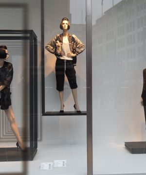2025服装专卖店橱窗设计装修图片欣赏
