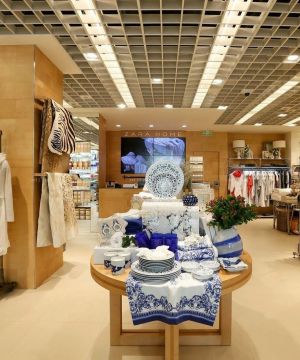 服装专卖店吊顶装修效果图2025