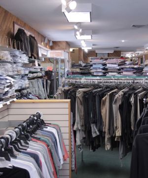 2025男装专卖店设计室内挂衣架装修效果图片
