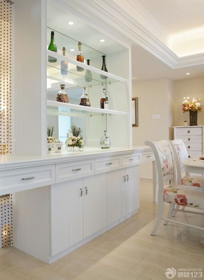 2025餐厅酒柜隔断装修效果图