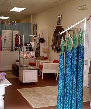 2025最新精品女服装店展示架装修效果图片